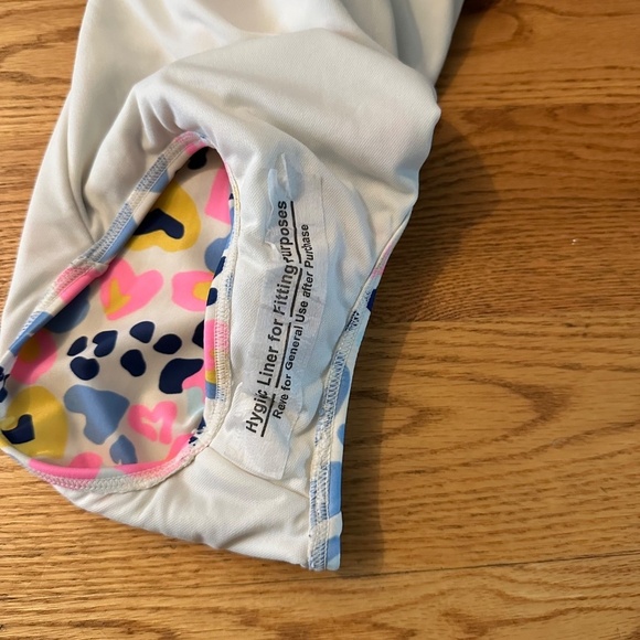 NWOT Cat & Jack Bathing Suite in Size S (6) - Picture 5 of 5